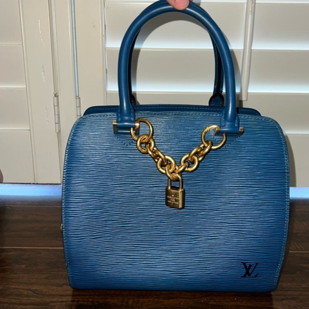 Louis Vuitton Blue Epi Pont Neuf With Chain & Lock 317